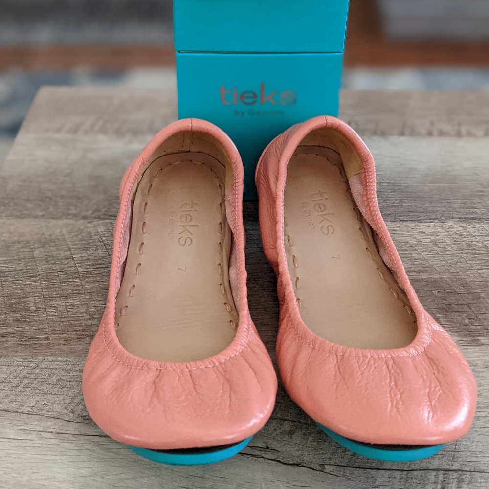 Peach poppy tieks